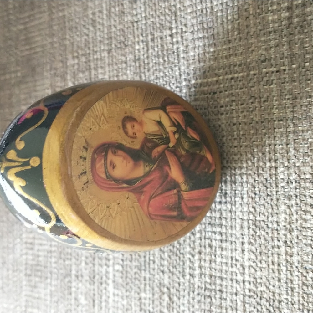 NIB Handcrafted Icon Egg - Picture 6 of 9